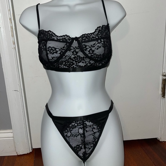 Black lingerie set - Picture 3 of 6